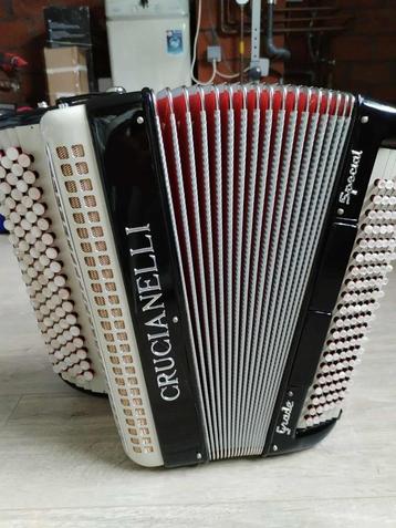 Accordeon beschikbaar voor biedingen