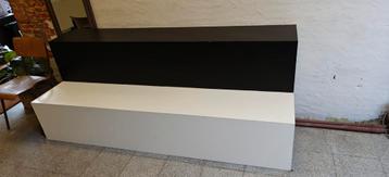 Podium met 2 verdiepen  beschikbaar voor biedingen
