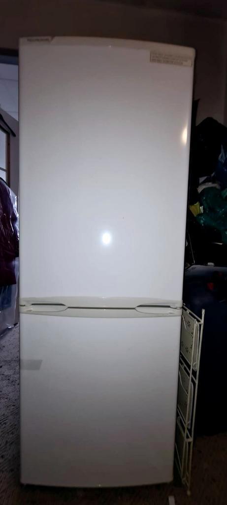 Nieuwe koelkast/vriezer van Technolux, Elektronische apparatuur, Koelkasten en IJskasten, Zo goed als nieuw, Met aparte vriezer