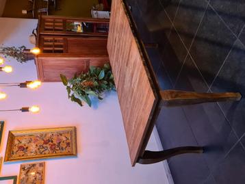 Massieve houten eettafel landelijke stijl
(6-8 pers.) beschikbaar voor biedingen