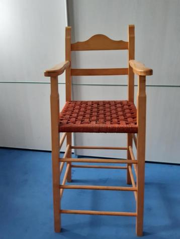 chaise haute en bois pour bébé 