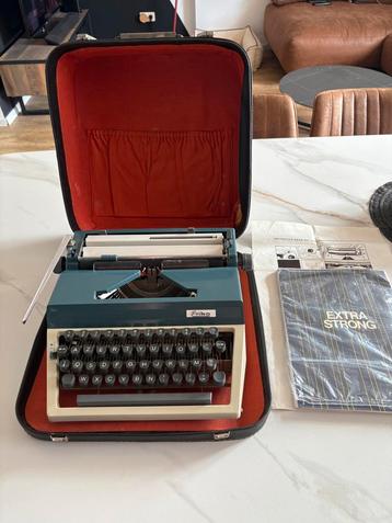Machine à écrire ERIKA VINTAGE + valise+ mode d’emploi+ bloc beschikbaar voor biedingen