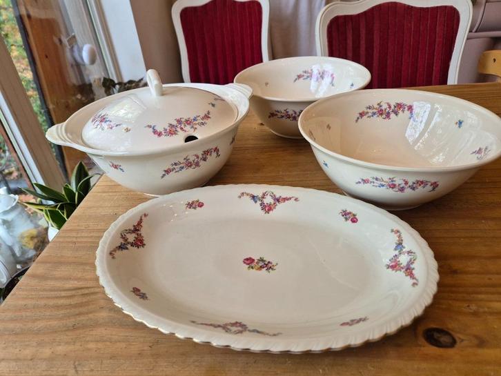 Assiette de service Petrus Regout, terrine à soupe et 2 bols, Antiquités & Art, Curiosités & Brocante, Enlèvement ou Envoi