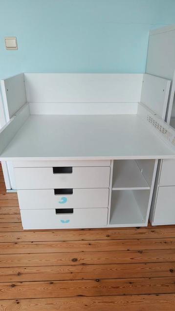 IKEA evoluerende commode/kinderbureau beschikbaar voor biedingen