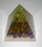 Piramide - hars gegoten en gevuld - 108gram - 6 x 6 x 6 cm, Handtassen en Accessoires, Edelstenen, Ophalen of Verzenden, Nieuw