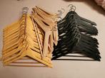 Lot van 34 houten kapstokken, Kleding | Dames, Kledinghangers, Ophalen of Verzenden, Zo goed als nieuw, Hout