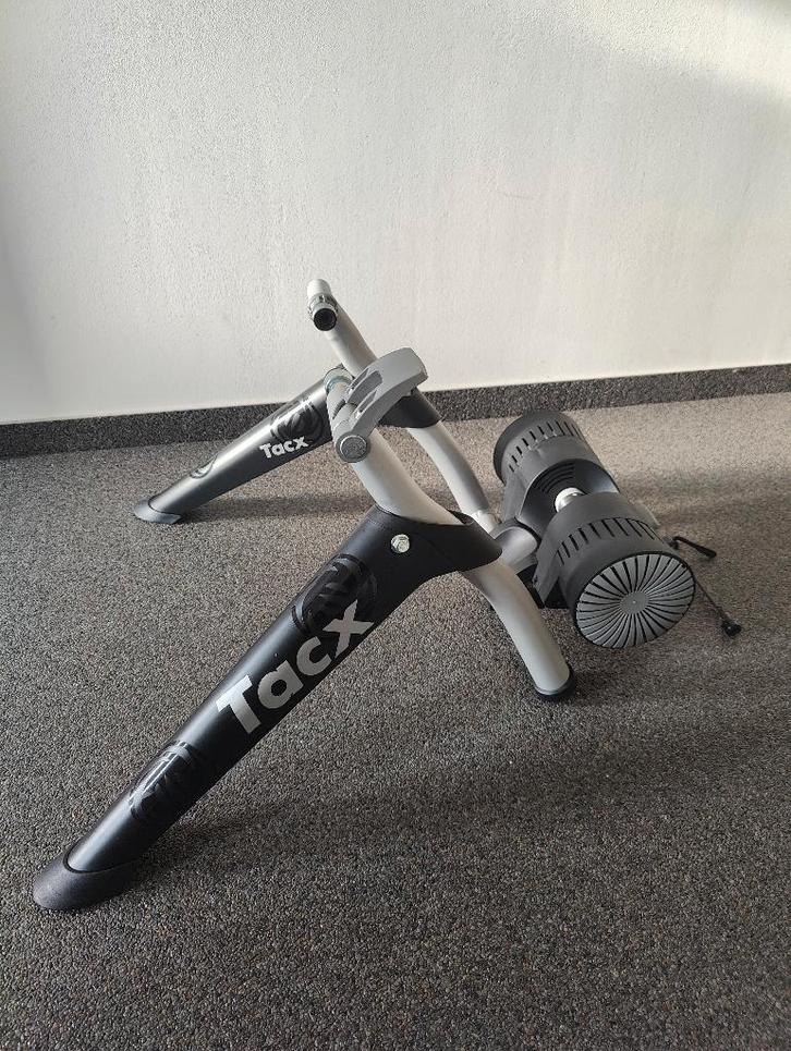 Tacx Bushido Smart rollentrainer, Sports & Fitness, Cyclisme, Utilisé, Autres types, Enlèvement
