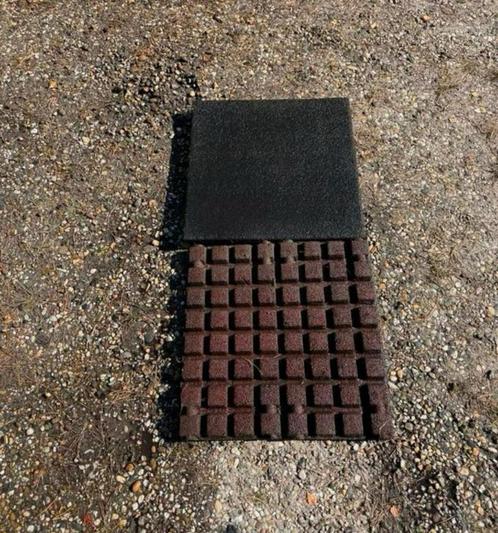 Rubberen tegels ca 50x50x4,5 speeltoestel stal dak ruim 10m2, Doe-het-zelf en Bouw, Tegels, Ophalen