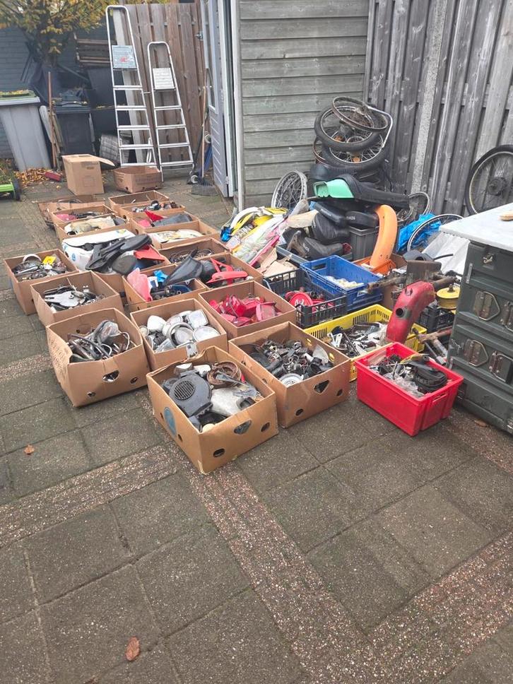 Grote partij brommerdelen oldtimer diverse merken ook nos, Fietsen en Brommers, Brommeronderdelen | Oldtimers, Zo goed als nieuw