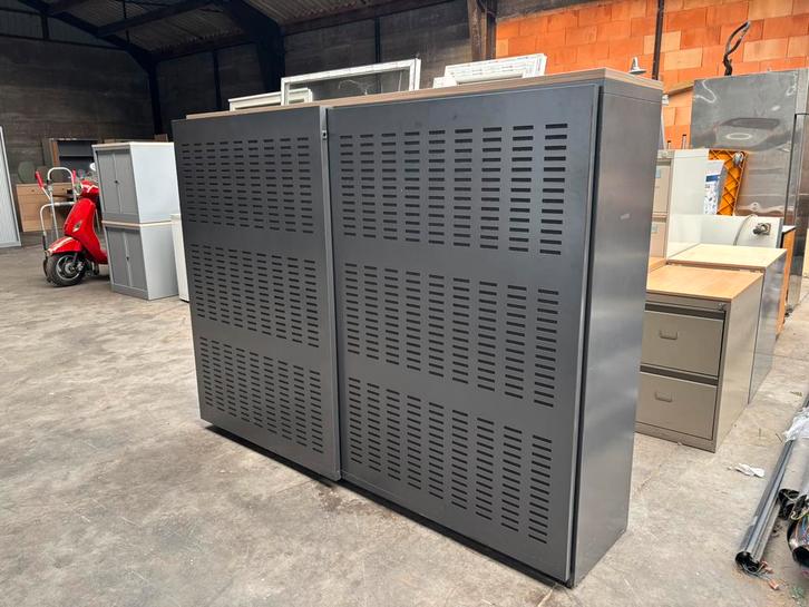 Akoestische metaal kasten zeer goede staat 2 Stuks !, Tuin en Terras, Bergingen en Tuinkasten, Zo goed als nieuw, Metaal, Ophalen