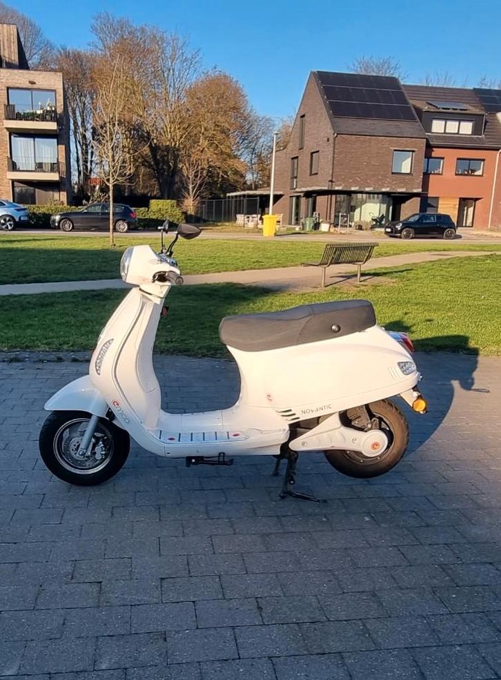 Elektrische Brommer met batterij te koop, Fietsen en Brommers, Brommers | Overige merken, Gebruikt, Klasse B (45 km/u), Ophalen