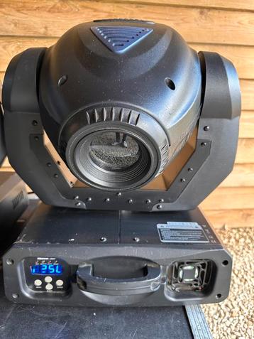 2x Briteq BT-250S spots movingheads + flightcase beschikbaar voor biedingen