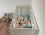 Babybed ledikant Ikea Sundvik wit met matras, Kinderen en Baby's, Kinderkamer | Bedden, Ophalen, Zo goed als nieuw