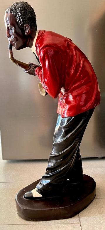 Standbeeld SAXOPHONIST / H : 76 cm - l : 26 cm - L : 36cm beschikbaar voor biedingen