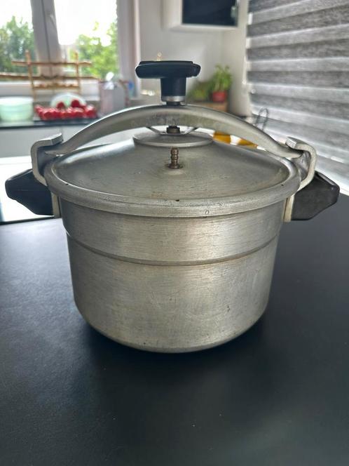 Ancienne cocotte-minute SEB – Vintage & fonctionnelle, Huis en Inrichting, Keuken | Potten en Pannen, Zo goed als nieuw, Ophalen