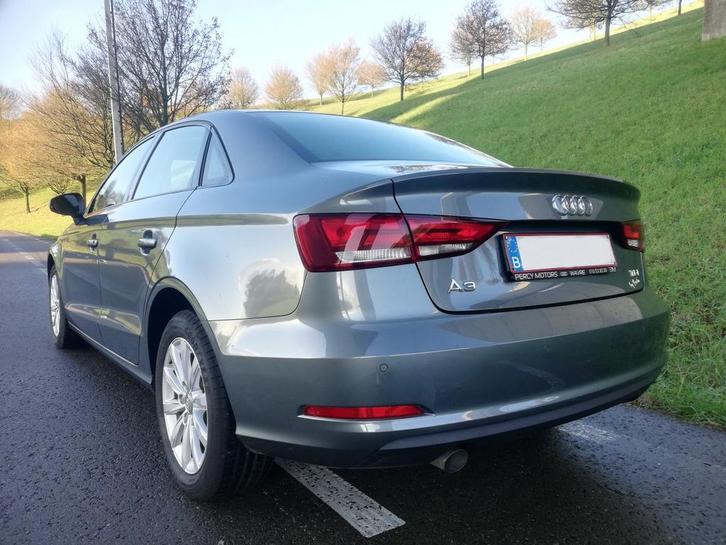 AUDI A3 LIMOUSINE 1.6 TDI, Auto's, Audi, Particulier, A3, Diesel, Berline, 5 deurs, Handgeschakeld, Zilver of Grijs, Dealer onderhouden