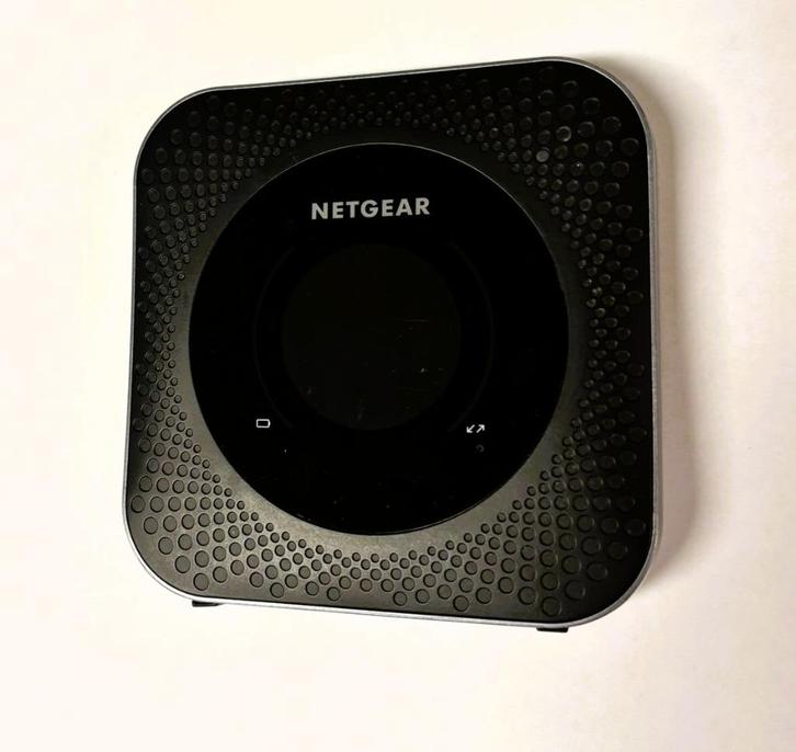 Netgear Nighthawk M1 Mifi router, Computers en Software, Routers en Modems, Gebruikt, Router, Ophalen of Verzenden