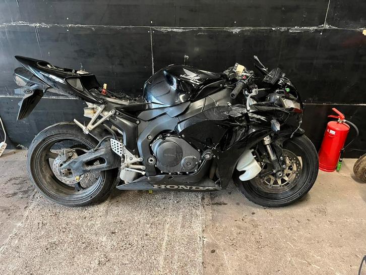 Honda cbr 1000 rr 2006 schade, Motoren, Motoren | Schademotoren, Honda, Ophalen of Verzenden