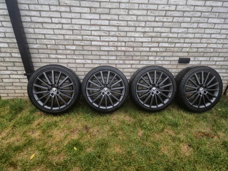 Velgen Skoda Octavia III RS 5x112 R18 op winterbanden, Auto-onderdelen, Banden en Velgen, Velg(en), Winterbanden, 18 inch, 225 mm