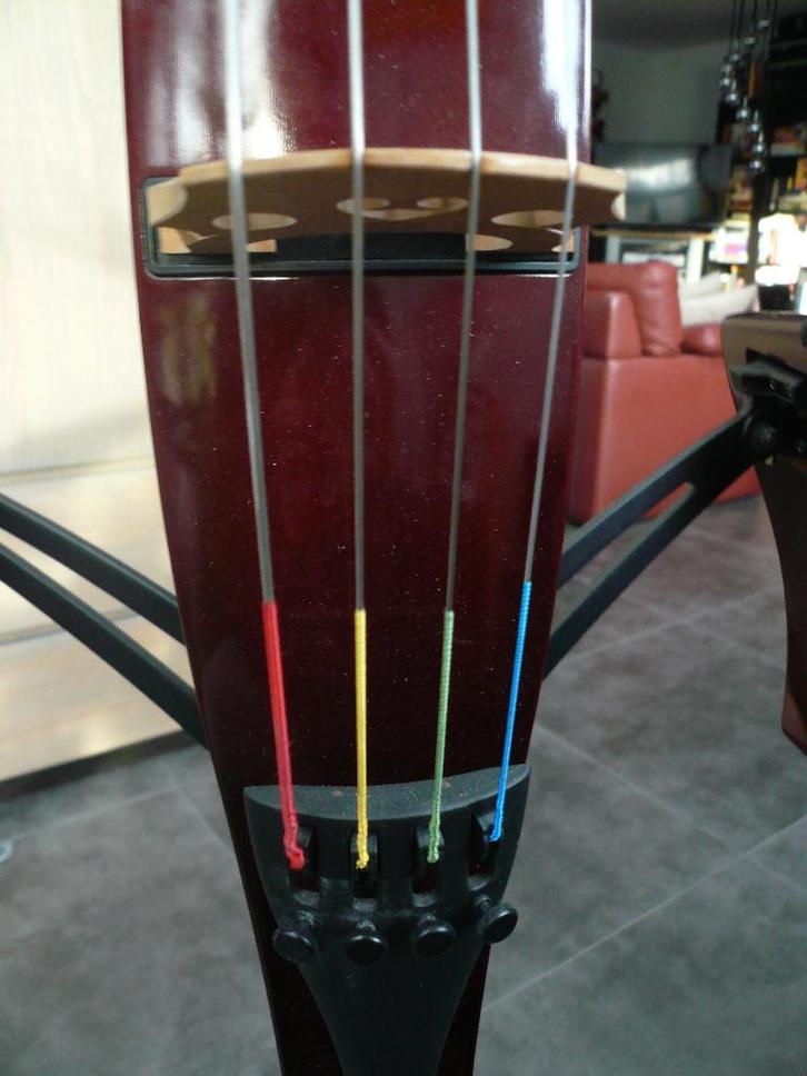 Electrische Cello Yamaha SVC210, Musique & Instruments, Instruments à cordes frottées | Violoncelles, Utilisé, Violoncelle 4/4