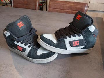 DC Shoes zwart/grijs/rood maat 40.5