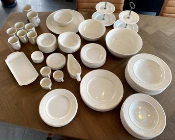 Servies Wedgewood Edme creme 81 stuks beschikbaar voor biedingen