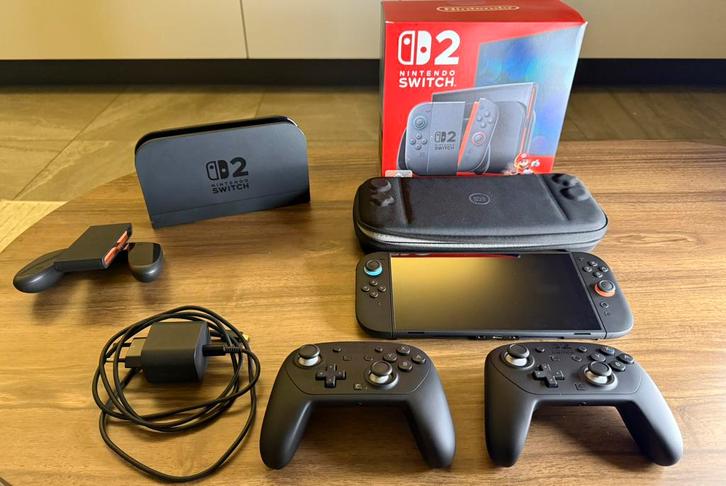 Nintendo Switch 2 + 2 pro controllers, Games en Spelcomputers, Spelcomputers | Nintendo Switch, Ophalen of Verzenden