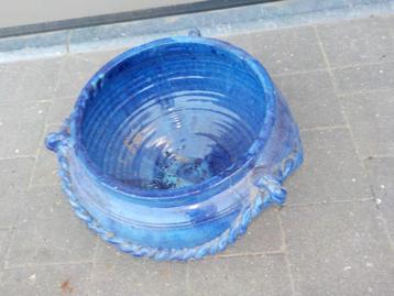 Blauwe bloempot in emaille beschikbaar voor biedingen