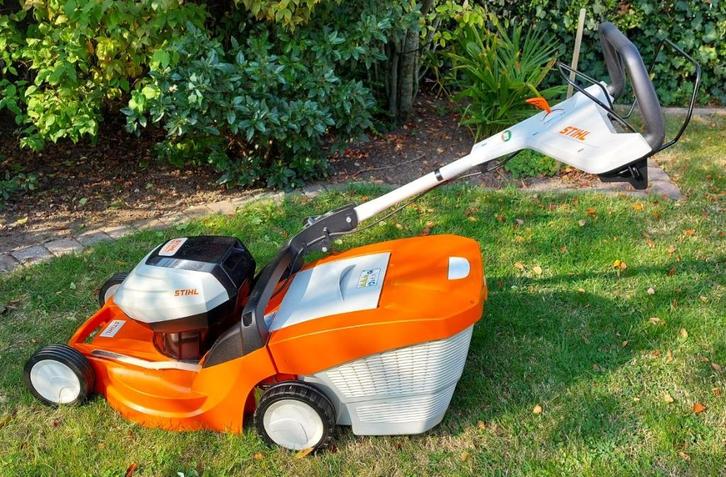 Accugrasmaaier STIHL RMA 448 VC, Tuin en Terras, Grasmaaiers, Zo goed als nieuw, Ophalen
