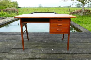 Vintage teak houten bureau Deens Design in een mooie staat