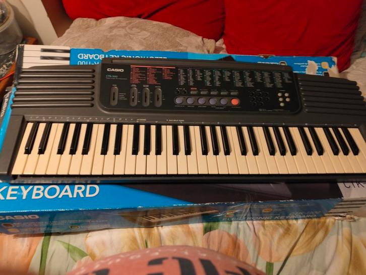 Ik heb nog een keyboard tekoop die ik weg doe, Muziek en Instrumenten, Keyboards, Zo goed als nieuw, Ophalen