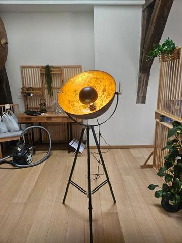 Industriële vloerlamp - H. 166 cm - Zwart en goud beschikbaar voor biedingen