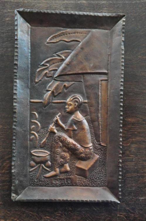 handgeslagen koperen relief plaquette - africa - congo, Antiek en Kunst, Curiosa en Brocante, Ophalen of Verzenden