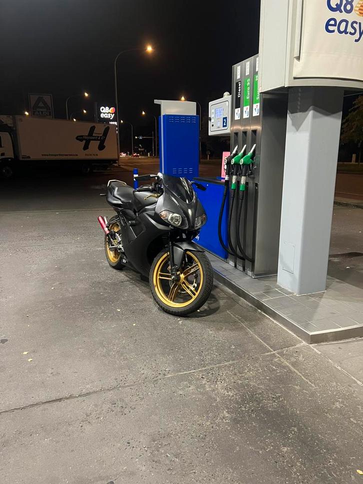 Yamaha tzr 50 goede staat, Fietsen en Brommers, Brommers | Derbi, Zo goed als nieuw, Ophalen