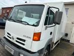 Witte vrachtwagen Nissan Atleon, Auto's, Te koop, Stof, 2 zetels, Grijs