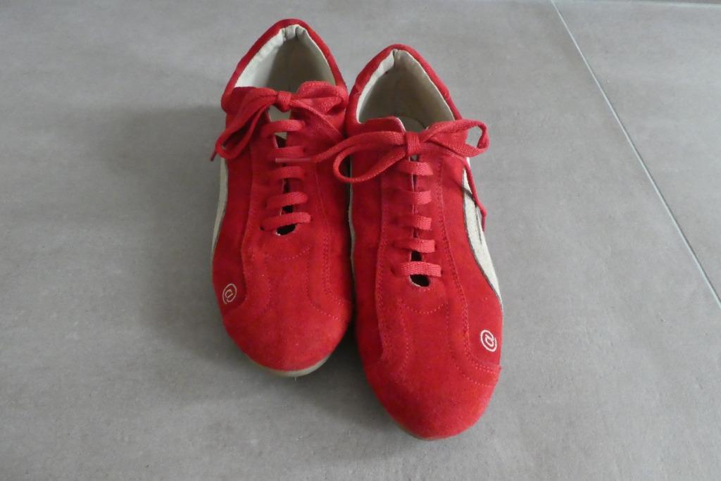 Jolies Baskets Femme en Daim Rouge Pointure 39 porté 1 fois!, Rouge, Sneakers et Baskets, Comme neuf, Enlèvement