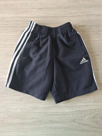 short adidas maat 140 beschikbaar voor biedingen