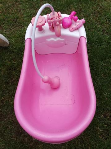 Poppenbadje met pomp voor douche beschikbaar voor biedingen