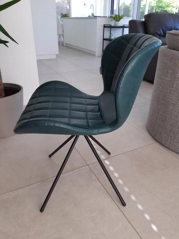 4 lederen stoelen beschikbaar voor biedingen
