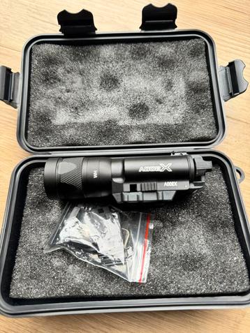 NIGHT EVOLUTION X300V airsoft zaklamp beschikbaar voor biedingen
