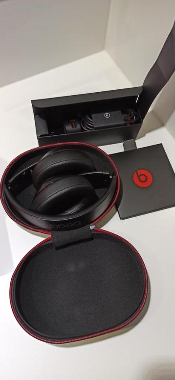 Studio Beats 2 bedraad (nieuwstaat)   beschikbaar voor biedingen