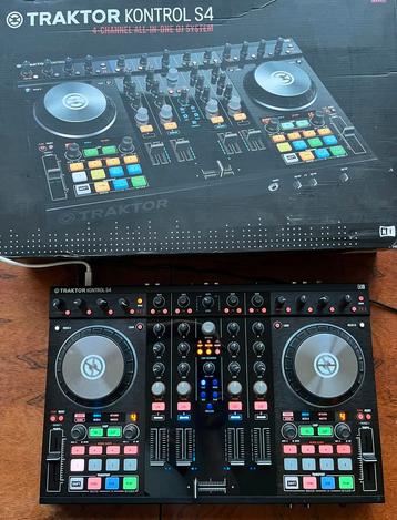 Traktor Kontrol S4 MK2 + Pro 3 + Control Vinyl + flight case, Enlèvement, Comme neuf