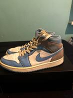 AIR jordan 1 mid SE, Vêtements | Hommes, Baskets, Jordan, Bleu, Porté