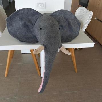 Kop van olifant (childwood) beschikbaar voor biedingen