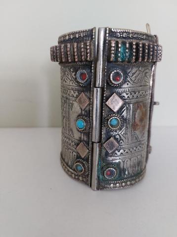 Tribal verzilverde manchetarmbanden Kuchi Afghanistan nomade beschikbaar voor biedingen