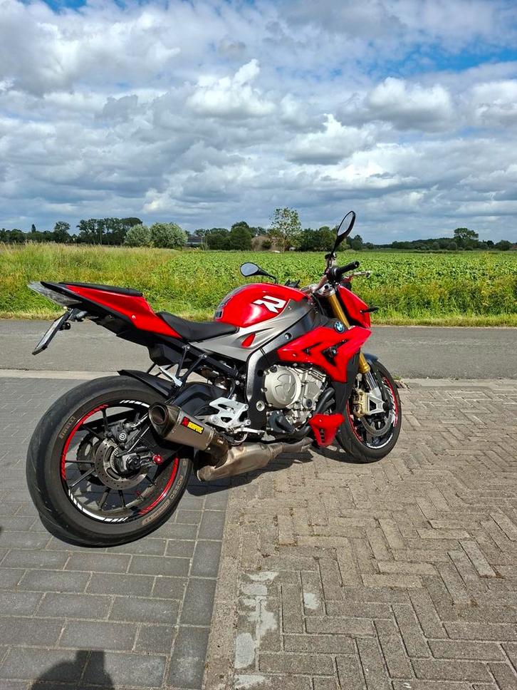 Mooie bmw s1000r weinig kilometers Akrapovic te koop, Motos, Motos | BMW, Particulier, Naked bike, plus de 35 kW, 4 cylindres