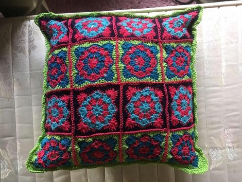Vintage : Handgemaakte Gehaakte en gebreide kussens., Huis en Inrichting, Woonaccessoires | Kussens, Zo goed als nieuw, Overige vormen