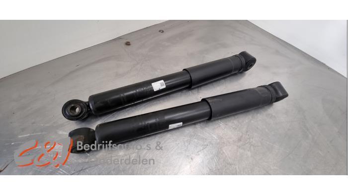 Amortisseur arrière gauche d'un Renault Trafic, Autos : Pièces & Accessoires, Suspension & Châssis, Renault, Utilisé, 3 mois de garantie