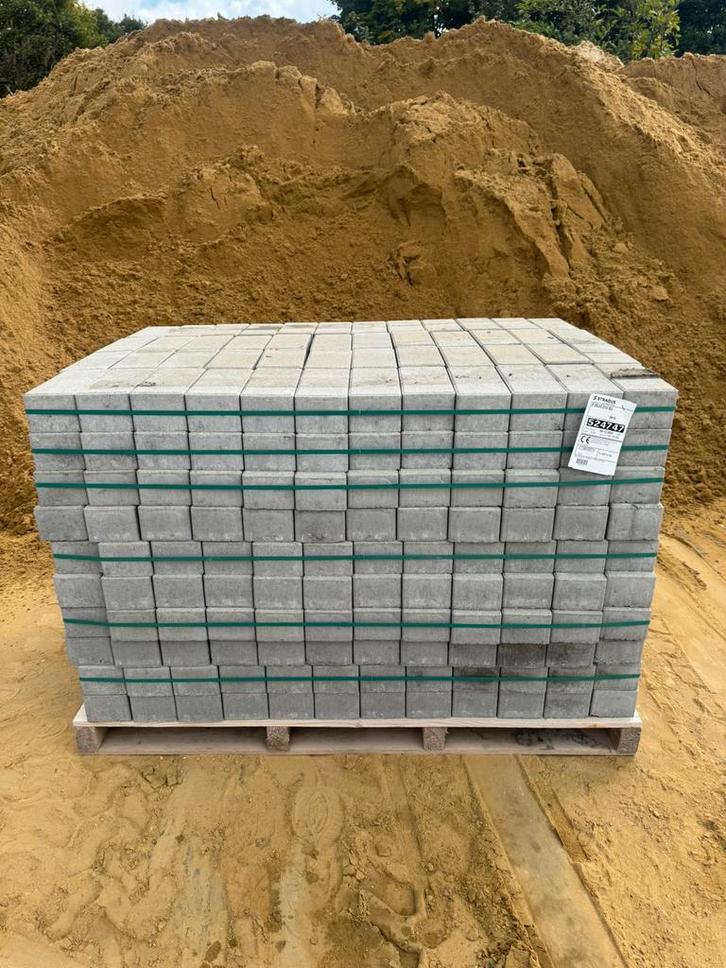 Stradus betonklinkers 22x11x8 grijs — 1 pallet (480 stuks), Doe-het-zelf en Bouw, Overige Doe-Het-Zelf en Bouw, Nieuw, Ophalen