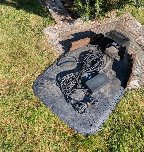 Basisstation voor robotmaaier Bosch Indego 800, Tuin en Terras, Robotmaaiers, Gebruikt, Ophalen